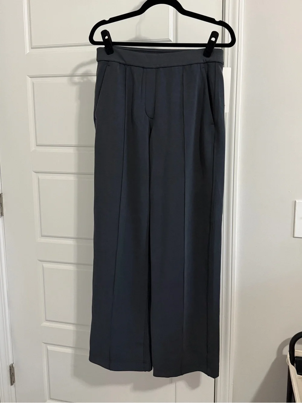 NWT Lululemon Softstreme Pintuck Mid Rise Pant *Reg